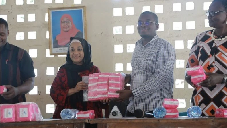 Asma Mwinyi, Asma Mwinyi Foundation director (2 nd-L) handing female towels donated to Omary Mwanga (2 nd-R) Mkuranga Administrative Secretary in an event held yesterday in the district.