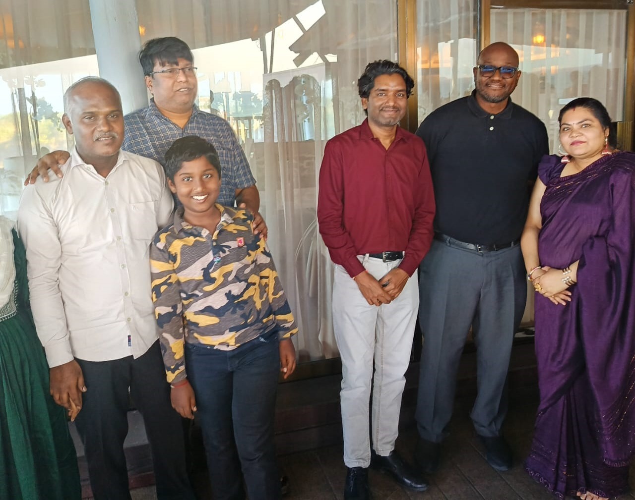 1.	IPP Executive Chairman Abdiel Mengi poses in a group photo with the outgoing Guardian Ltd procurement manager Murugan Vajran (L) and commercial  director Ajay Goyal (3rd R), their families and TGL  print manager Balasubramaniyan Venkadachalam.