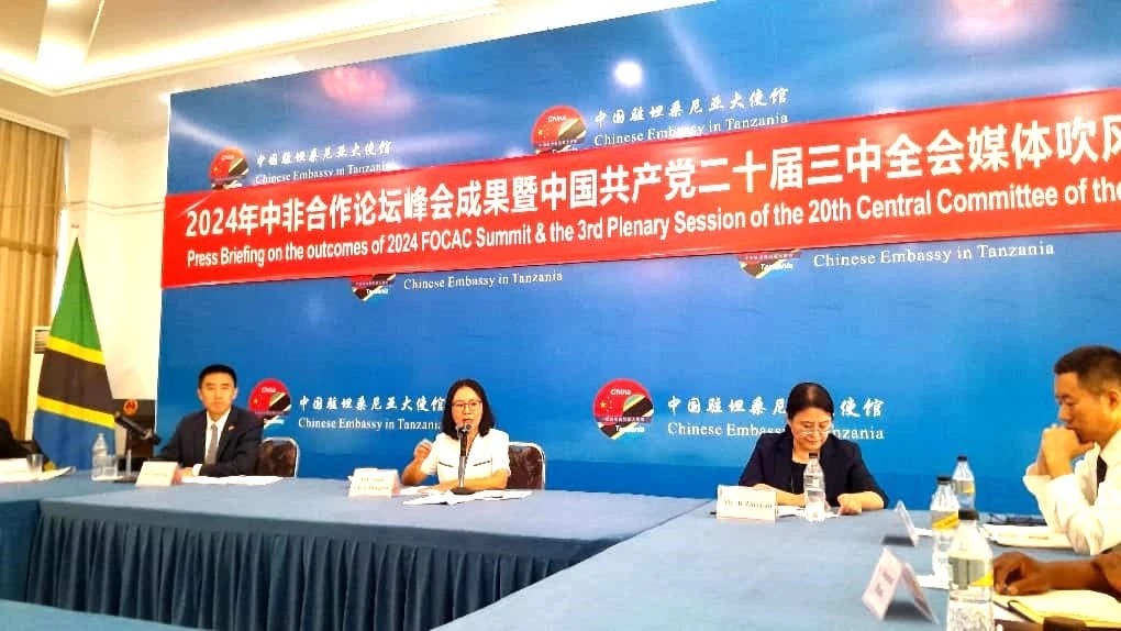 China’s Ambassador to Tanzania, Chen Mingjian (2nd-L), briefs journalists in Dar es Salaam at the weekend on the outcomes of this year’s edition of the Summit of the Forum on China-Africa Cooperation held in Beijing from September 4 to 6. 