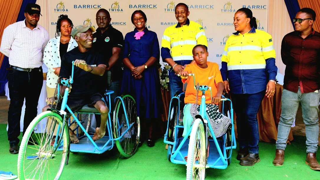 Persons with disabilities pictured with government and Barrick Bulyanhulu Mine officials at the weekend’s presentation of various items to the needy at Bugarama in Msalala District Council, Shinyanga Region. 