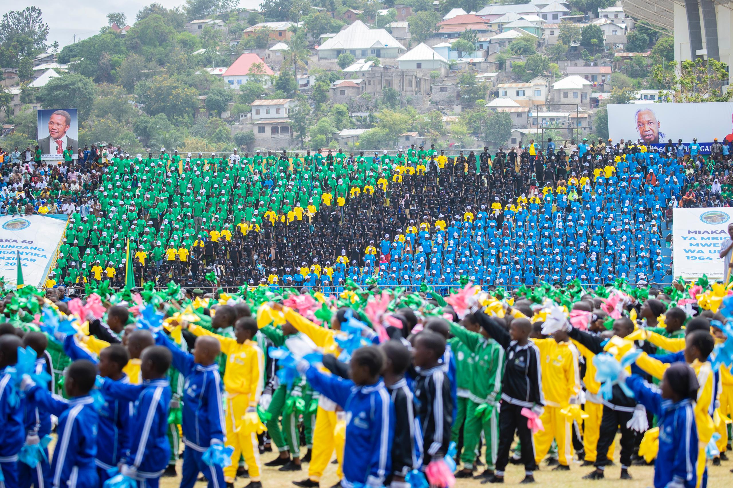 Wananchi mbalimbali waliojitokeza kuhitimisha  Kilele cha Mbio za Mwenge ambazo kitaifa zimefanyika Jijini Mwanza katika Uwanja wa CCM Kirumba tarehe 14 Oktoba, 2024.