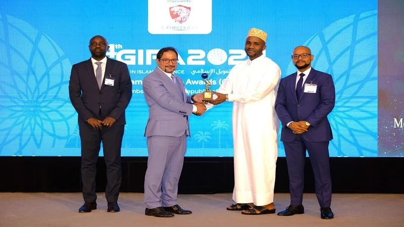 Global Islamic Finance Awards' Chairman, Prof. Humayon Dar (2nd L) presents an award trophy to Chairman of the CRDB’s Al Barakah Sharia Advisory Board (SAB), Abdul Ally Mohamed (2nd R) during the 14th GIFA ceremony in the republic of Maldives, recently. 