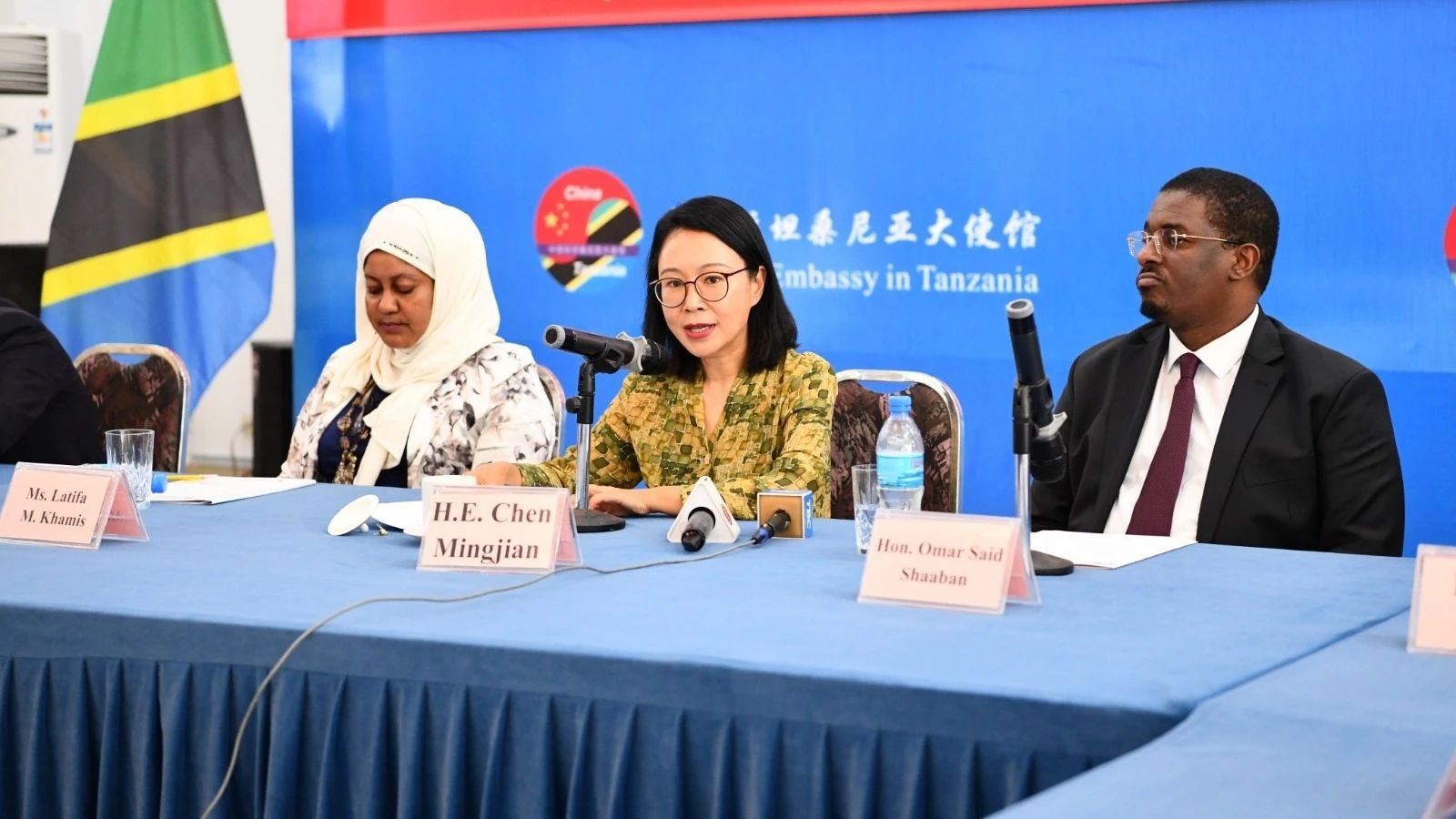 China’s Ambassador to Tanzania, Chen Mingjian, (C) addresses journalists in Dar es Salaam yesterday, accompanied by senior embassy officials. They were joined by officials of local business groups for a briefing on the seventh CIIE set for Shanghai.