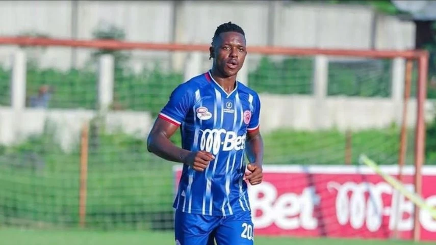  Sports Club defender Che Malone Fondoh