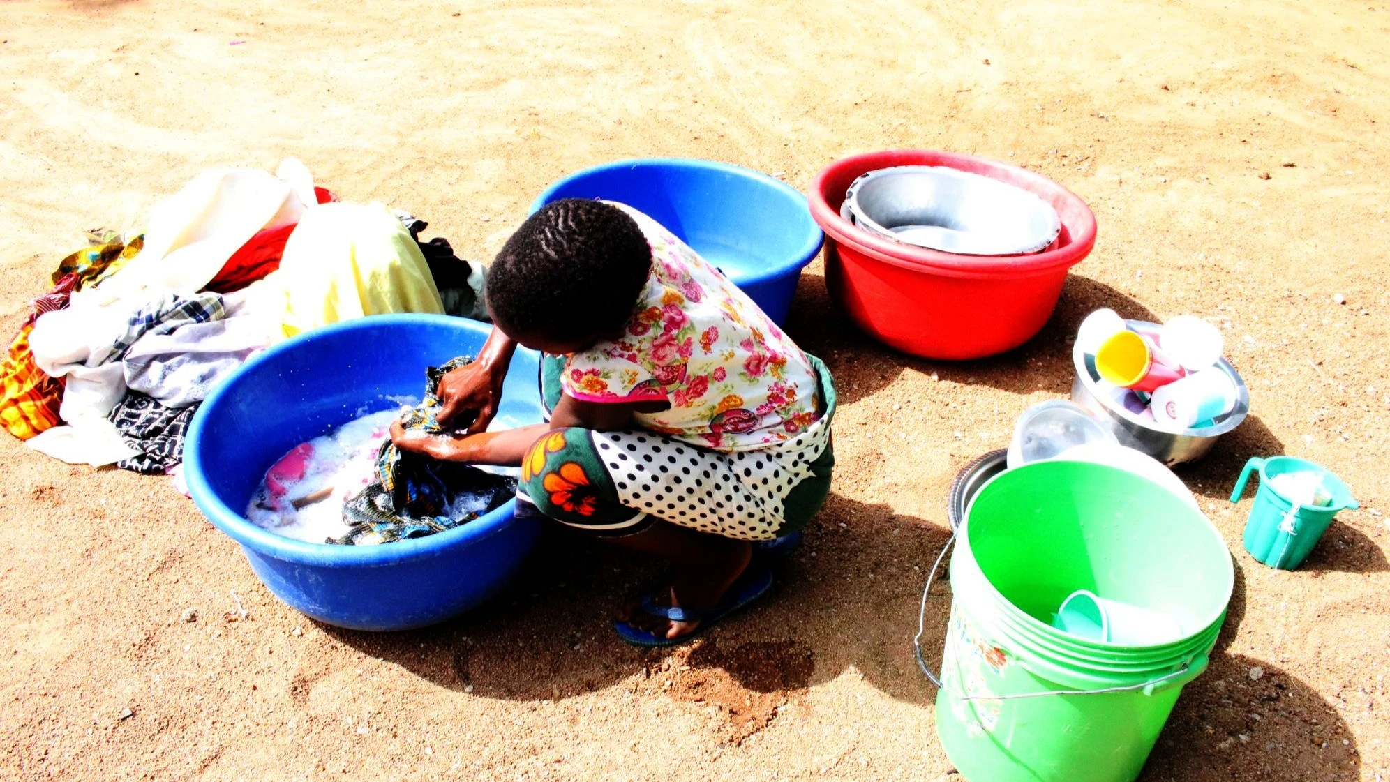 Pamoja na juhudi mbalimbali za serikali za kuhakikisha kila mtoto anapata elimu ya msingi, bado kuna baadhi ya watoto wenye umri chini ya miaka 14 walioajiriwa kwenye kazi za nyumbani, zinazowafanya kukosa haki ya kupata elimu
