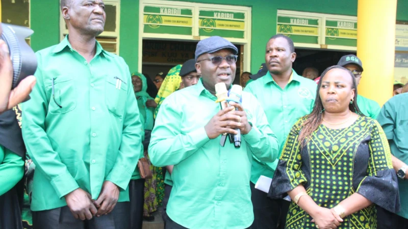 Naibu Katibu Mkuu wa CCM John Mongella akihitimisha kampeni za CCM Mkoa wa Shinyanga.