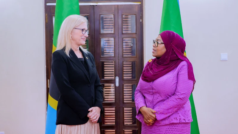 Dr Samia Suluhu Hassan, President of the United Republic of Tanzania (left) and The Australian High Commissioner H.E. Jenny Da Rin.