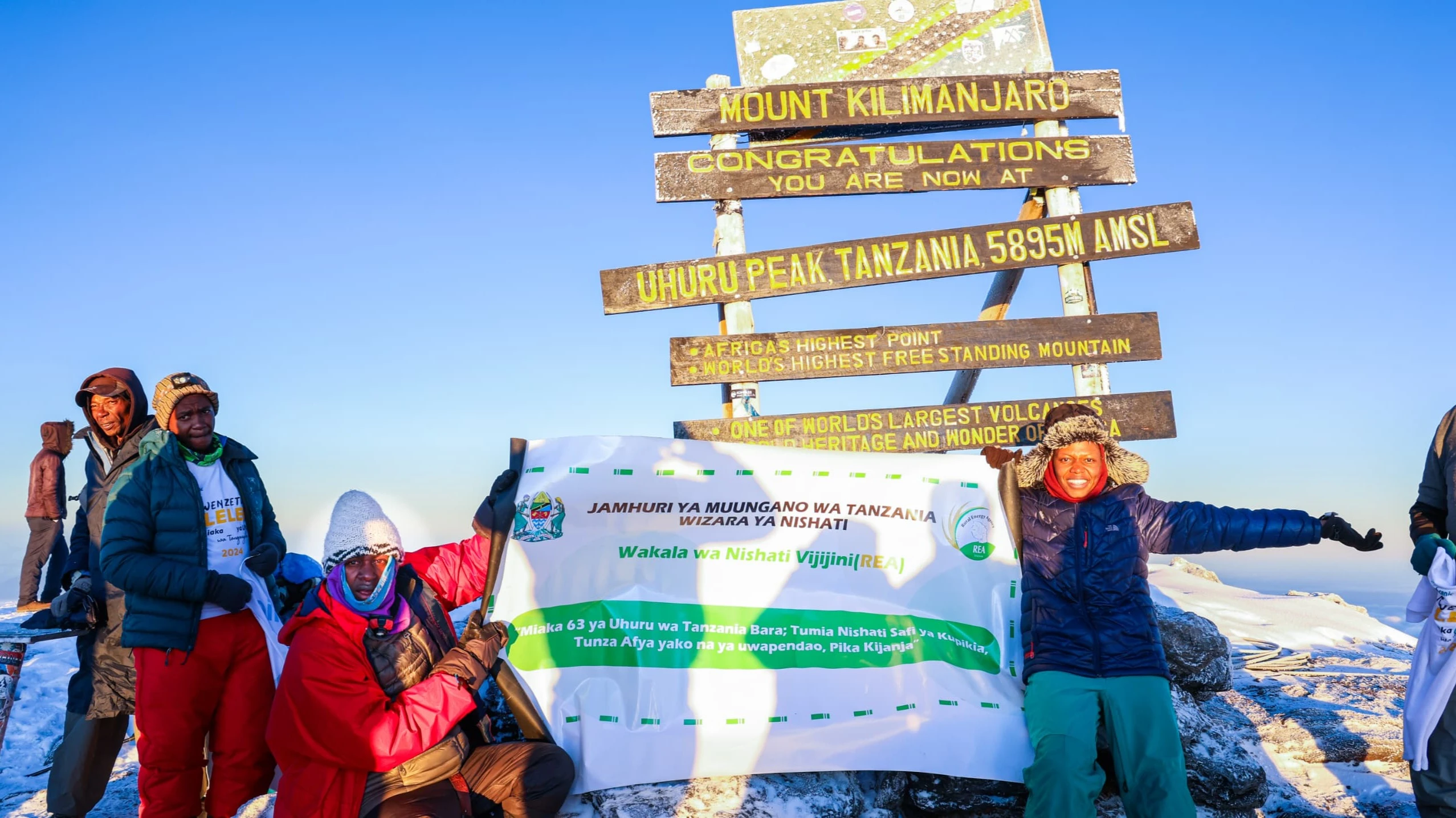 REA yafikisha ujumbe wa nishati safi ya kupikia kilele cha Mlima Kilimanjaro 