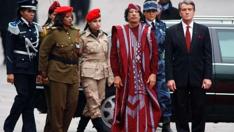 Rais wa Libya, Hayati Muammar Gaddafi, alilindwa na walinzi wanawake