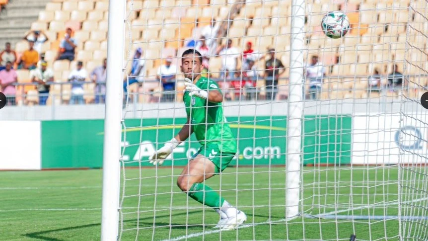 CS Sfaxien stopper Aymen Dahmen pictured yesterday failing to stop Simba winger Kibu Denis header to register their first goal at the CAF Confederation Cup Group A match held at Benjamin Stadium. 