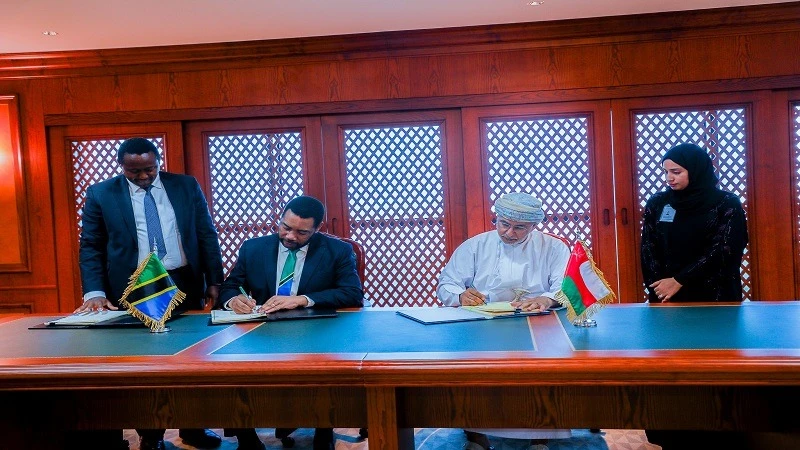 
Finance minister Dr Mwigulu Nchemba (2nd-L) signs an agreement in Muscat yesterday with the chairman of the Sultanate of Oman’s Tax Authority, Nasser Al-Jashmi, on the mutual elimination – between Tanzania and Oman 