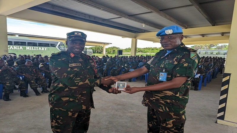 Brigadier general George Itang'are (left) receives a souvenir from the commandant of the seventh batch of Tanzanian peacekeepers in the United Nations mission in the Central African Republic that completed its mission. 