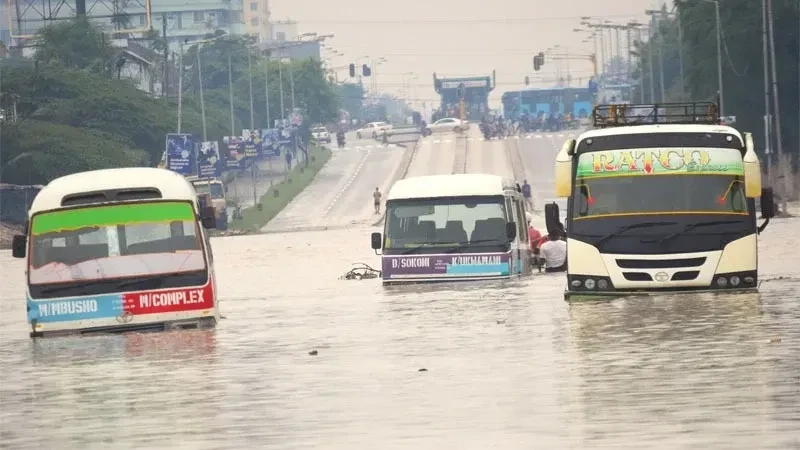 Dar es Salaam commuter buses strapped in the water floods at Jangwani area along Morogoro road following the ongoing rain last year.The buses strapped in the water floods at Jangwani area along Morogoro road .