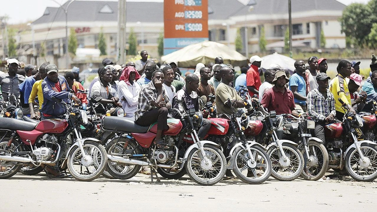 Usafiri wa bodaboda ni maarufu maeneo ya mijini na vijijini