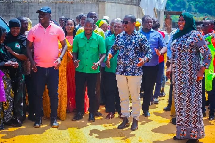 Works Minister Abdallah Ulega (2nd L) speaks with Pangani residents who turned up at   Pangani bridge construction site across  Pangani river-Indian Ocean estuary  as part of the EAC road map  through the coastal areas corridor. 