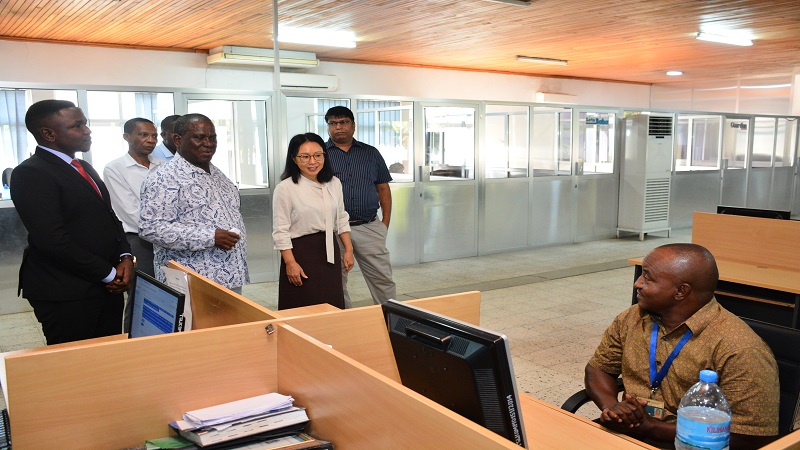 The Guardian Newspaper Managing Editor Wallace Mauggo shows Ambassador Chen around TGL newsroom.