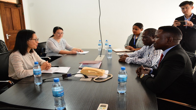 Ambassador Chen (L) in a meeting with The Guardian Limited team. The meeting was chaired by TGL Deputy General Manager Jackson Paulo (R). 