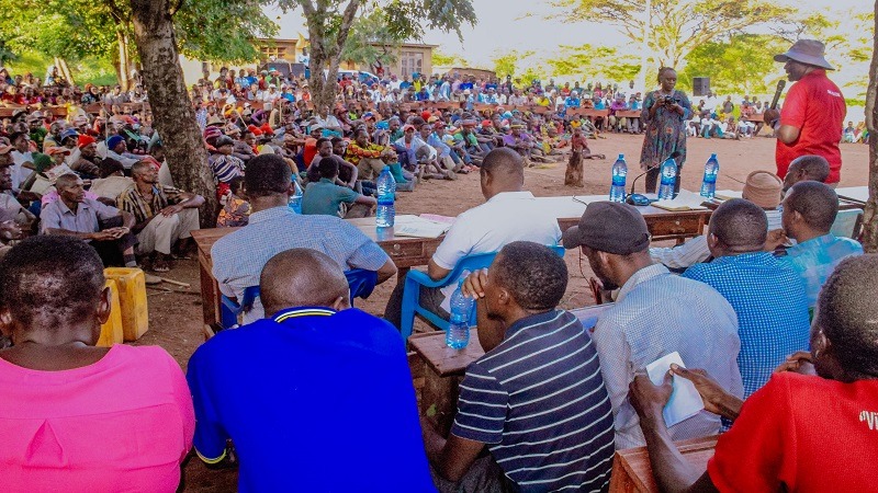 Shinyanga District Commissioner Julius Mtatiro (R) speaks after listening to various challenges affecting residents of Mwang'halanga Village in the district on Wednesday. 