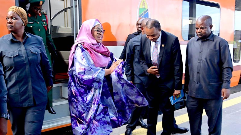 President Dr. Samia Suluhu Hassan arriving at the Dar es Salaam station yesterday after traveling from Dodoma by using the standard gauge railway (SGR) train. 