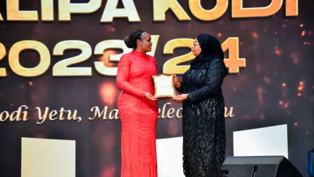 President Dr. Samia Suluhu Hassan presents an award to Choplife Gaming Country Director, Ms. Loyce Oluoch, at the 2023/24 Taxpayers' Appreciation Awards by TRA, where Choplife Gaming was honored as the Overall Large Taxpayer.