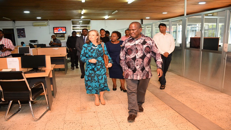 The Guardian newspaper managing editor Wallace Mauggo (R, foreground) shows the high commissioner around the TGL Newsroom. 