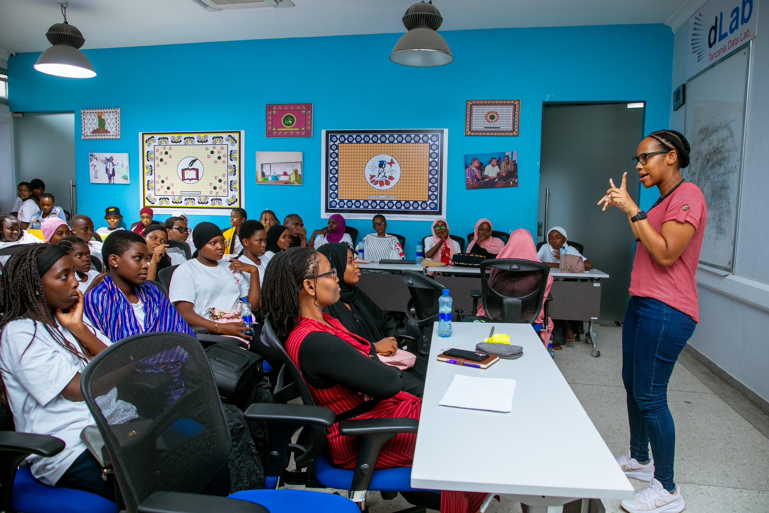 Vodacom Tanzania PLC's computer systems expert, Naamini Yonazi, speaks to girls participating in the ‘Code Like a Girl’ training program, sponsored by the company through the dLab organization in Dar es Salaam over the weekend.