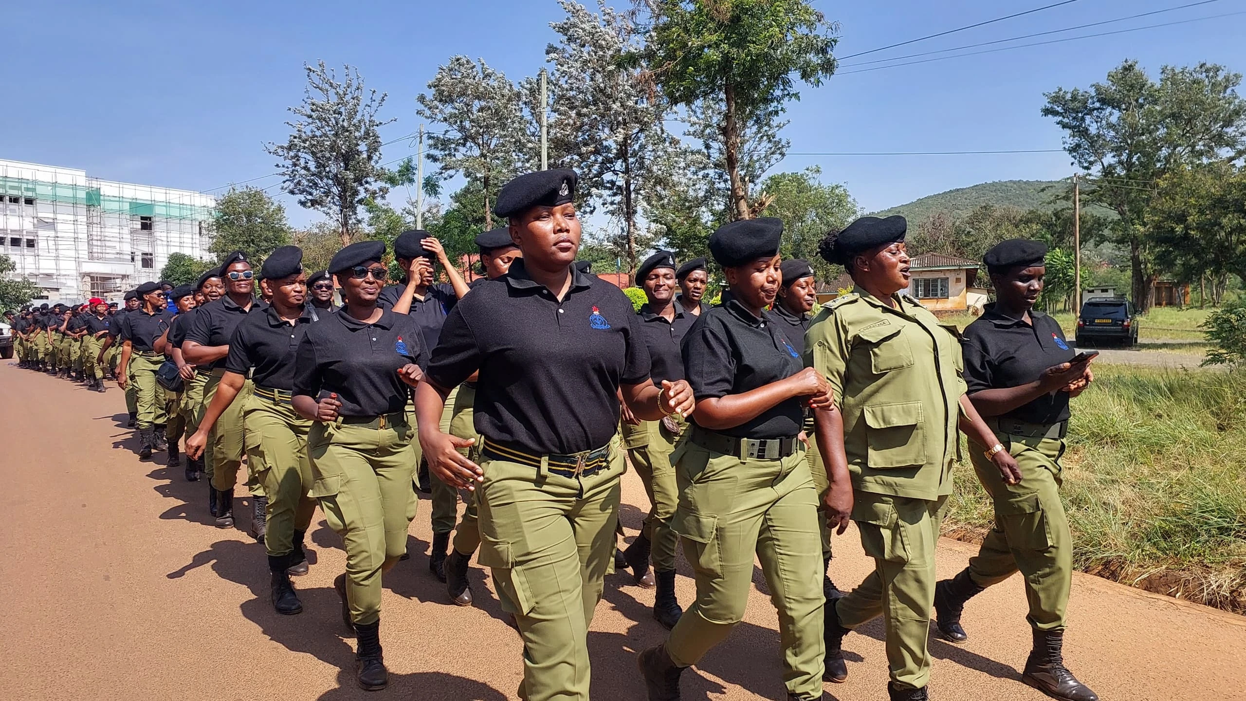 Mtandao wa Polisi Wanawake Mkoa wa Geita wakiwa kwenye maandamano ya kuadhimisha siku ya wanawake duniani ambayo kitaifa yatafanyika Machi8,2025 Jijini Arusha.