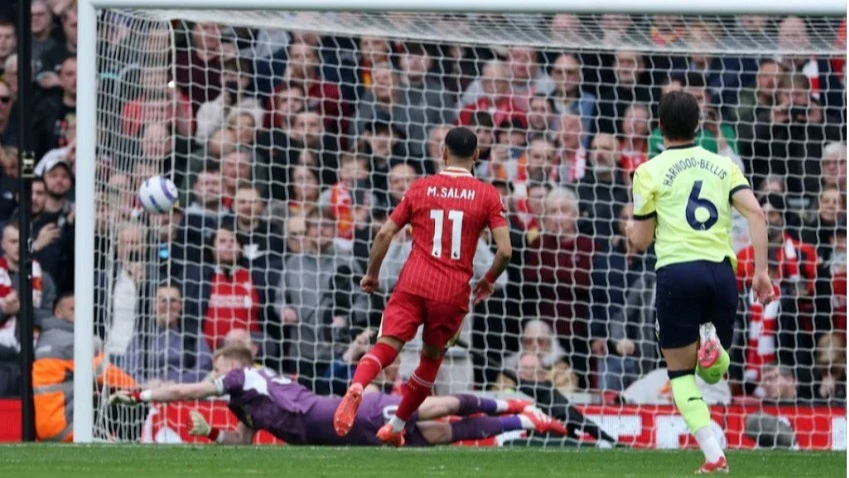 Liverpool's Mohamed Salah scores their second goal from the penalty spot during their Premier League match against Southampton at Anfield, in Liverpool, Britain on Saturday.