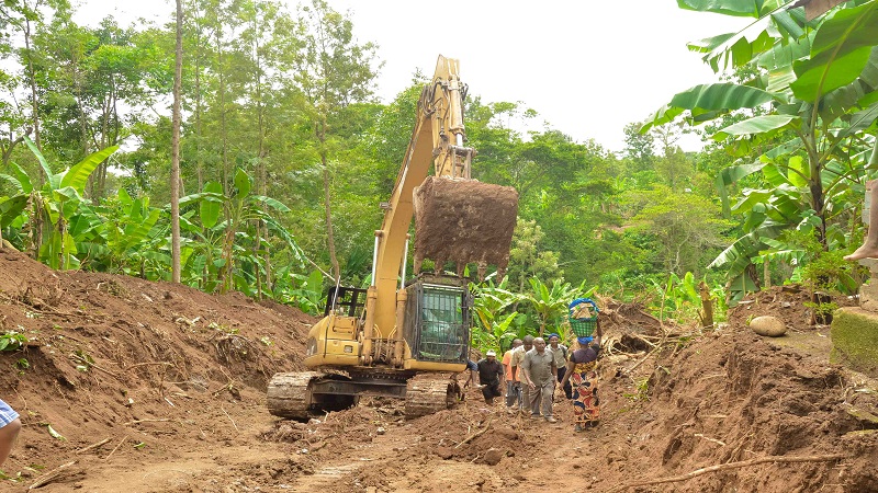 Residents of Kibosho Kati ward in Moshi District pic-tured at the weekend moving to upgrade a pedestri-ans’ pathway into a road on self-help basis.They said the idea was a tribute to IPP Executive Chairman Dr Reginald Mengi.