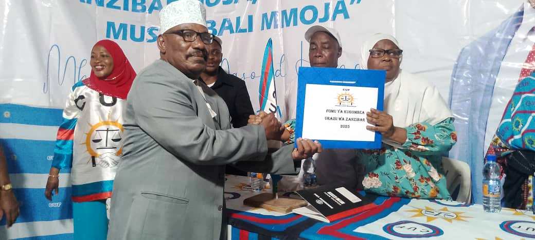 Civic United Front member Hamad Masoud (L) receives forms for nomination as a candidate in later this year’s race for the Zanzibar Presidency on the opposition party’s ticket. 