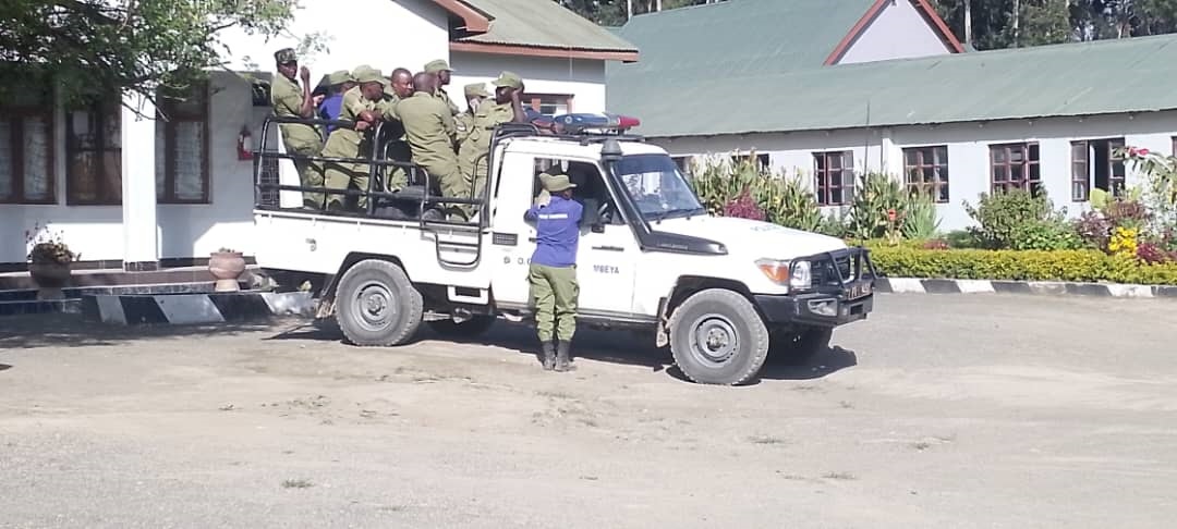 Police officers on stand-by outside Ivumwe Secondary School in Mbeya Urban District yesterday following a dispute between school staff and the Mbeya Regional Parents’ Association. Sources said the staff are protesting the transfer of the headmaster.