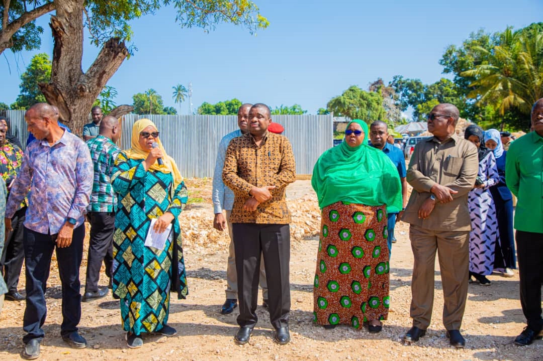 Dr Habiba Hassan Omar (with microphone), Permanent Secretary of Zanzibar’s Infrastructure, Communications and Transport ministry, briefs Zanzibar’s Second Vice President Hemed Suleiman Abdulla (3rd-L) on Ng’ambwa road and bridge construction.